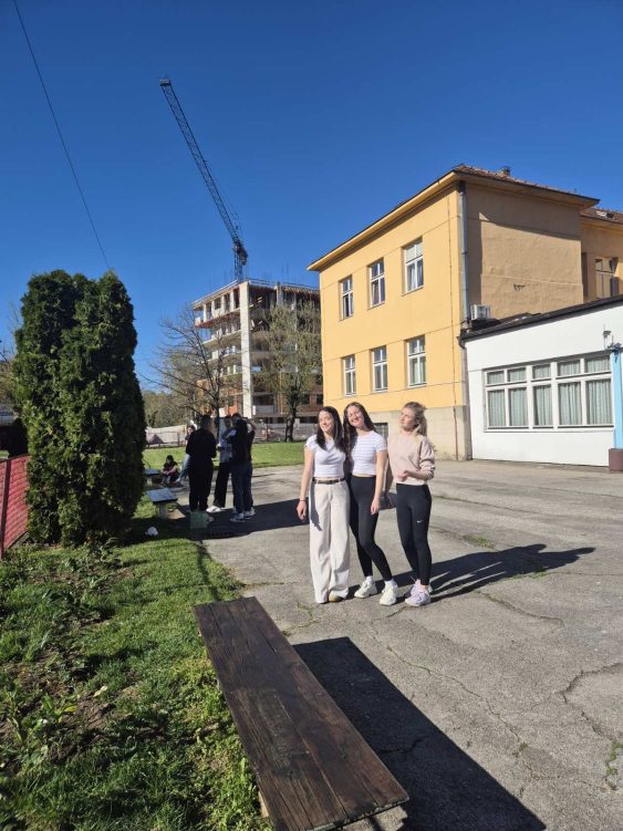 Uređenje dvorišta srednjoškolskog doma u Banjoj Luci