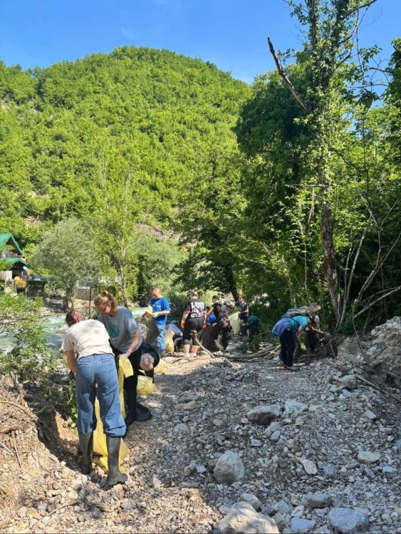 “Jedna flaša – jedan život” moto je ekološke akcije mladih iz Jablanice